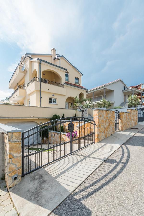 Apartment Carpe Diem Crikvenica Bagian luar foto